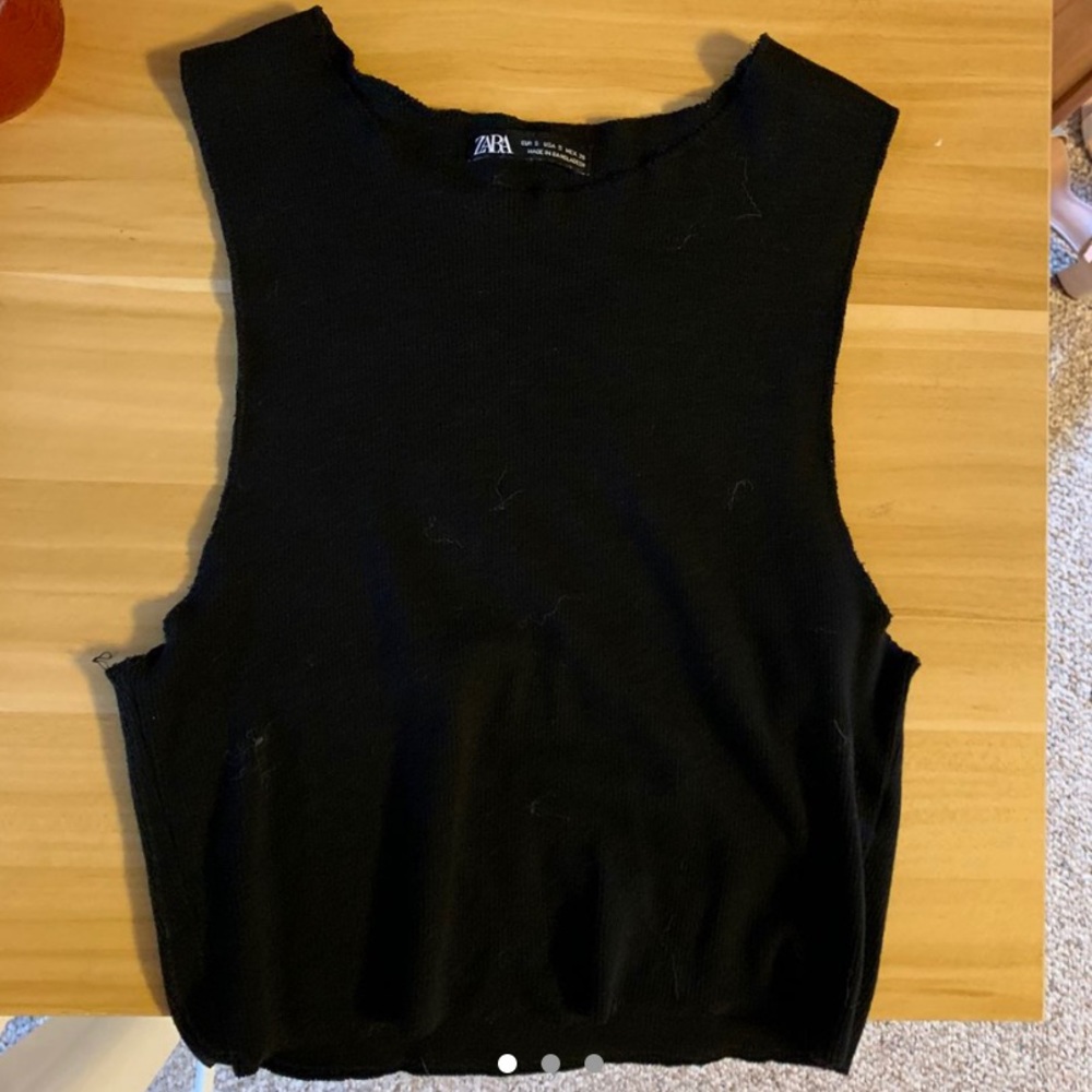 SOLD Black crop top :-)